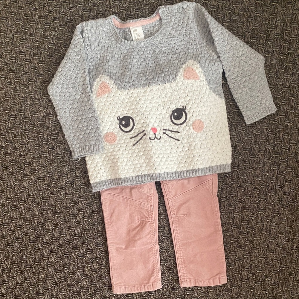 Kitty sweater & Pink jeans
